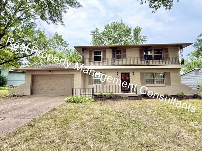 Building Photo - 4 bed | 2.5 bath Home In Shawnee Mission S...