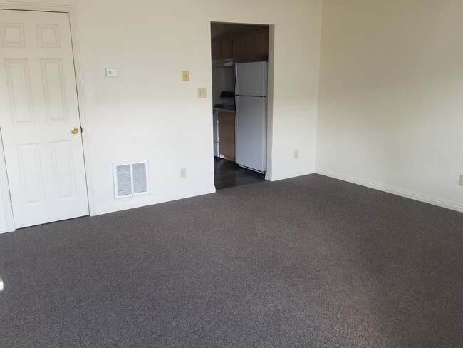 Photo - 111 S 1400 W Unidad Cinnamon Tree