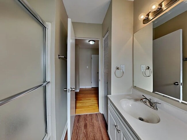 Photo - 19 E Adams St