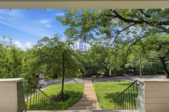 Photo - 608 Harthan St