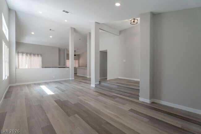 1735 Navarre Ln