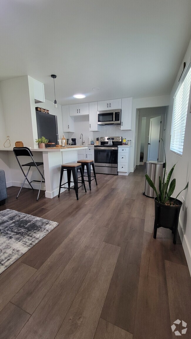 Building Photo - 2119 Las Colinas Ave Unit Eagle Rock Cottage Rental