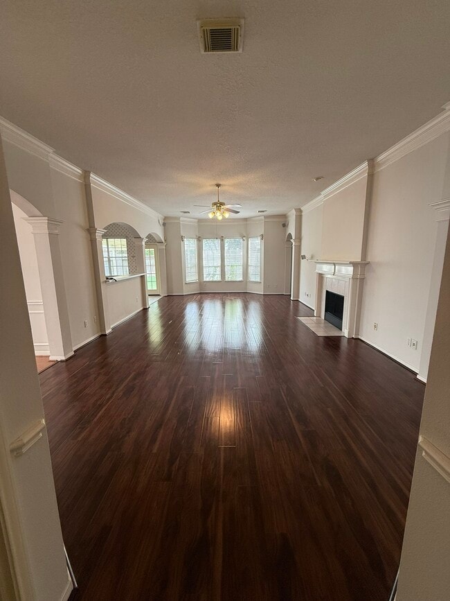 Photo - 2315 Glendavon Ln