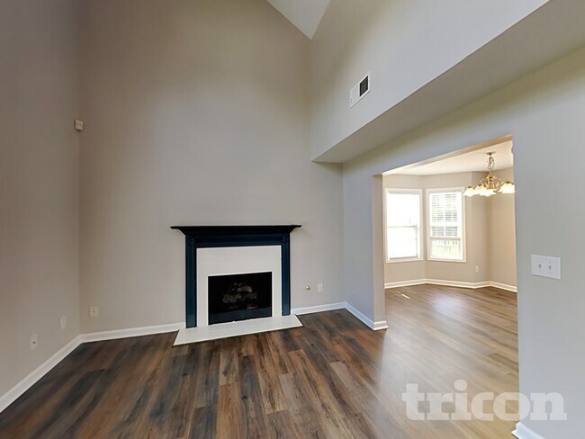 Photo - 1053 Abercorn Way