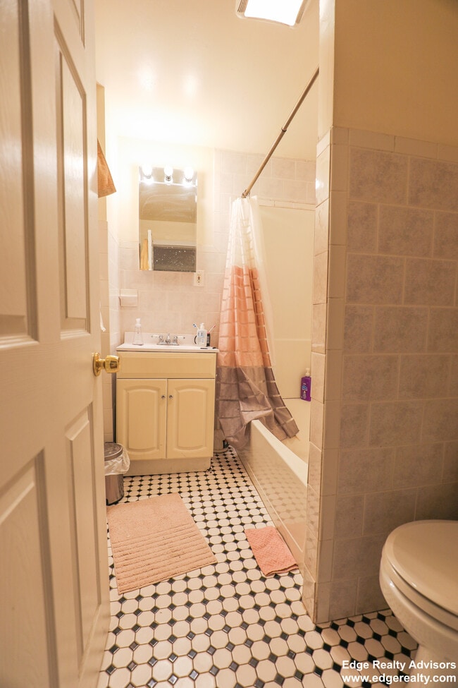 Photo - 66 Egmont St Unit 4