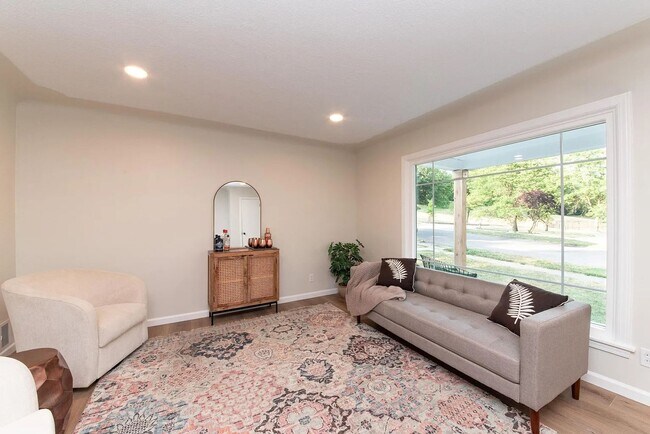 Photo - 1647 Sylvan Ave SE