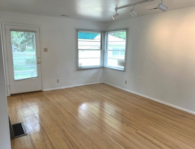 Photo - 1 Bedroom Bungalow in Holladay