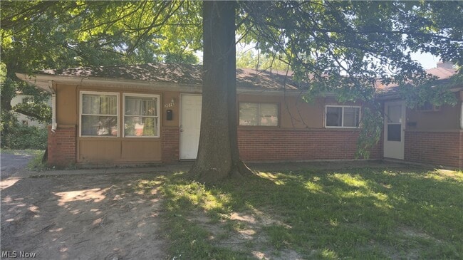 Building Photo - 3016 Northgate Ave Unit 1/2