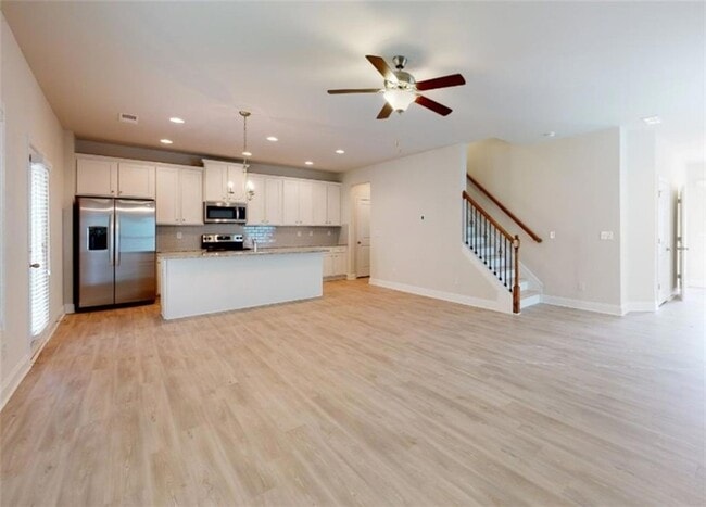 Photo - 215 Horizon Way