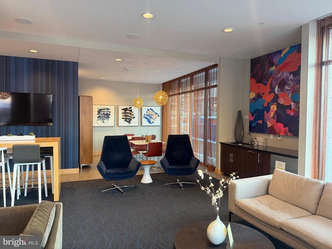 Photo - 1320 Fenwick Ln Unit 700