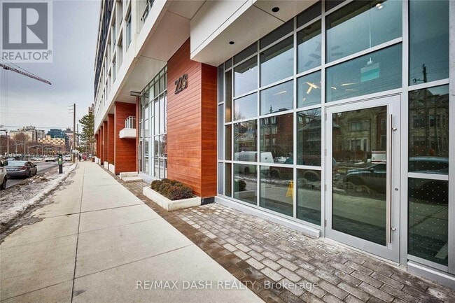 Photo - 223 St Clair Ave W Unit 215