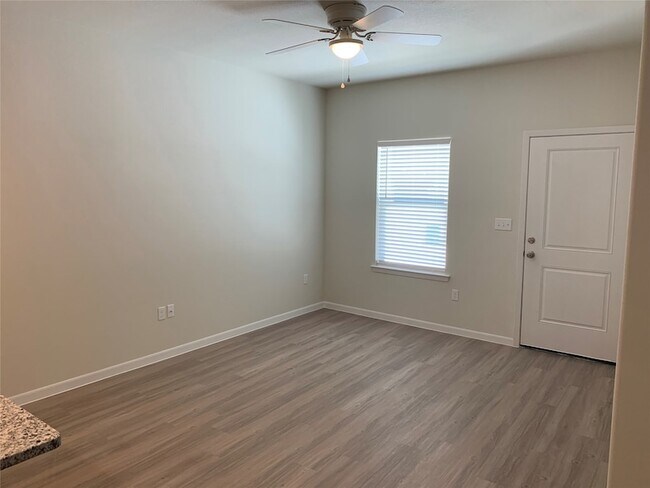 Photo - 2309 N Hickory St