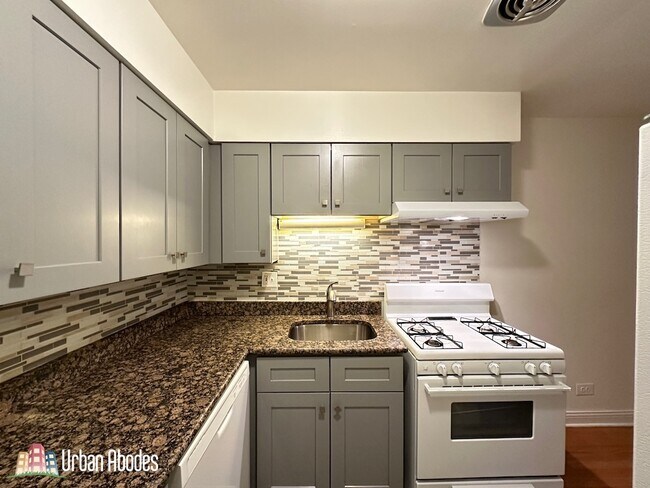 Photo - 3702 N Pine Grove Ave Unit M01B