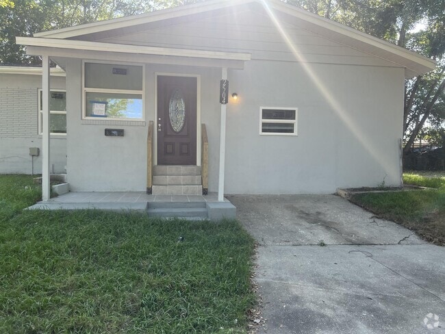 Building Photo - 2504 Danson St Rental