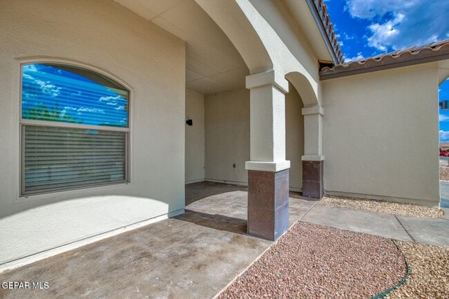 Photo - 2148 William Caples St