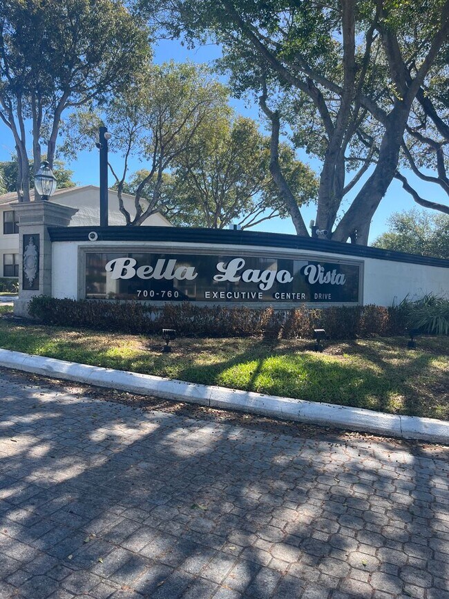 Photo - ONE BEDROOM ONE BATHROOM !! Waterfront Community Unit 24