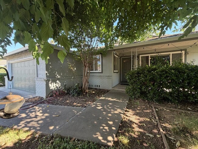Building Photo - Fully Furnished 3BR/2BA Sacramento Home | Utilities Included | Flexible 3–12 Month Leases