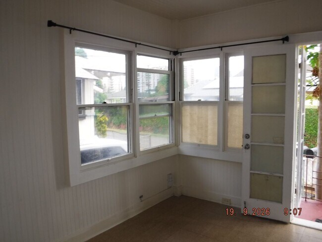 1932 Dole St Unidad Front studio unit - 1507 Eveyln Lane