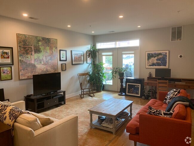 Building Photo - 610 Newton Pl NW Unit #7 Rental
