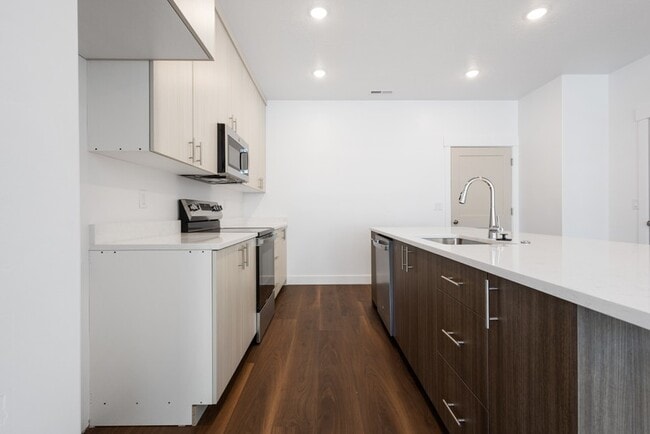 Photo - 313 E 750 N
