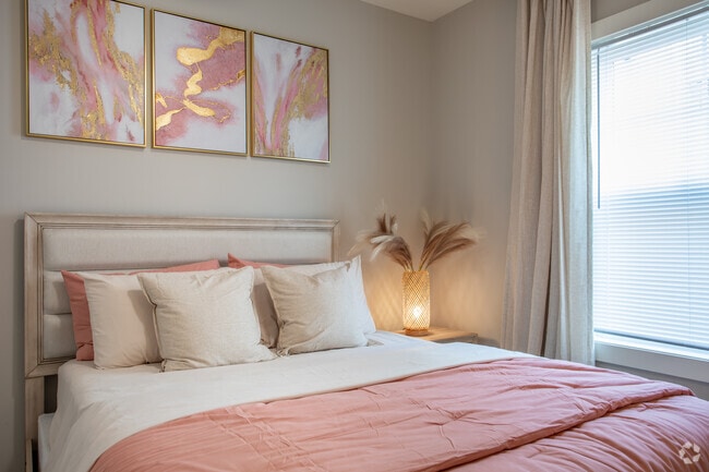 2BR, 2BA - 1,087SF - Bedroom