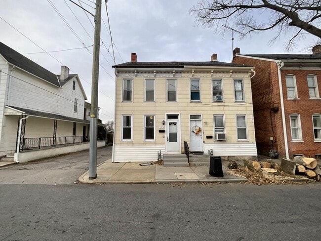 Building Photo - 213 Jefferson Ave