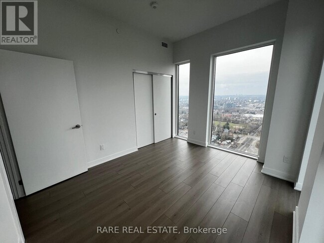 Photo - 25 Wellington St S Unit 3206