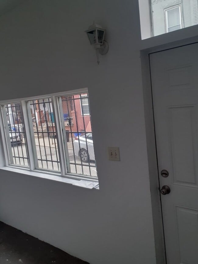 Building Photo - 1340 S Markoe St