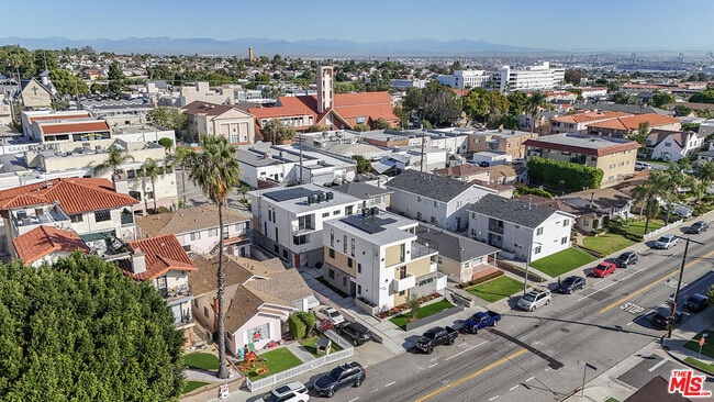 Photo - 1430 W 9th St