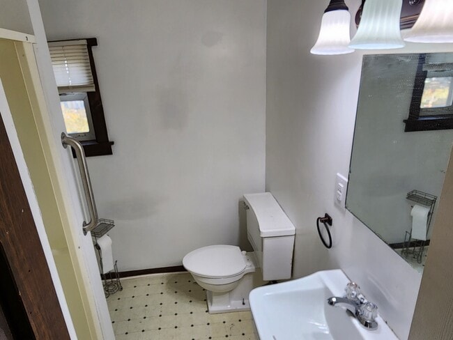 Photo - Benjamin st apt#4 Unit 4