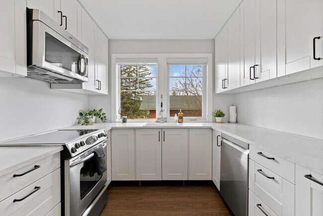 Photo - 74 Elma St W Unit ID1303239P