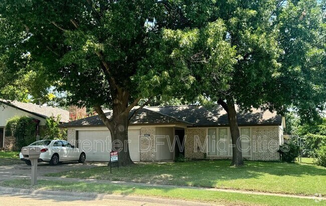 Building Photo - 2024 Robinson St Rental