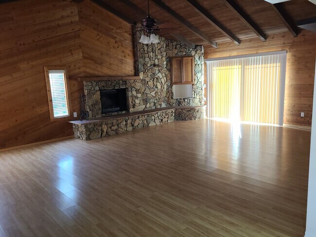 Photo - 851 Taft Ave