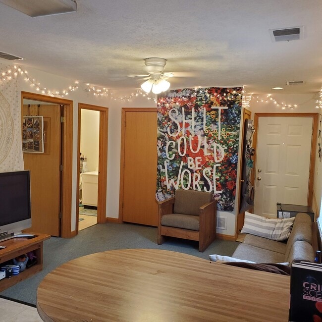 Photo - 724 Weaver St Unit B