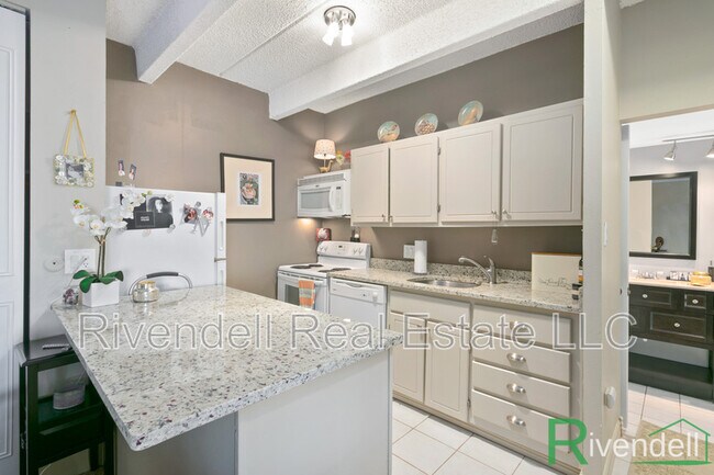 130 N Pearl St Unit 1605