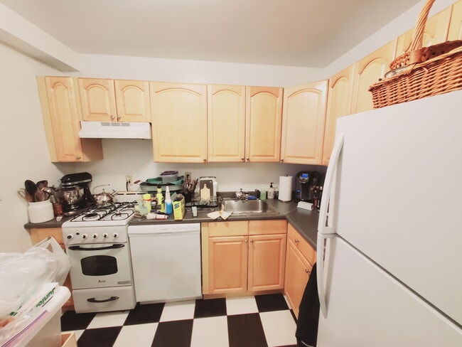 Building Photo - 444 Bedford St Unit B