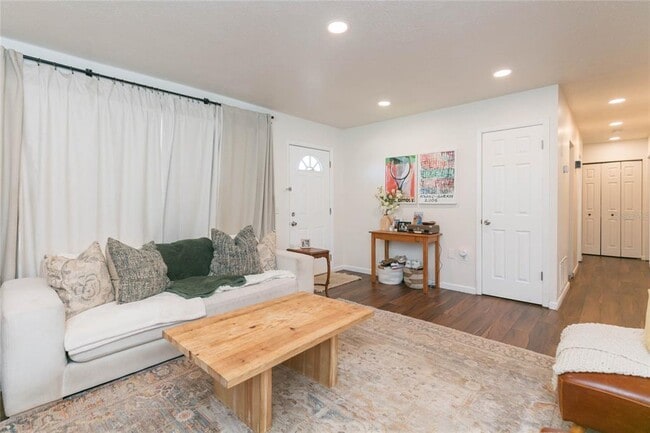 Photo - 1612 Berkshire Dr