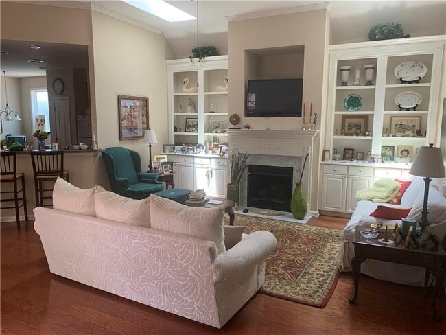 Photo - 321 Glens Way