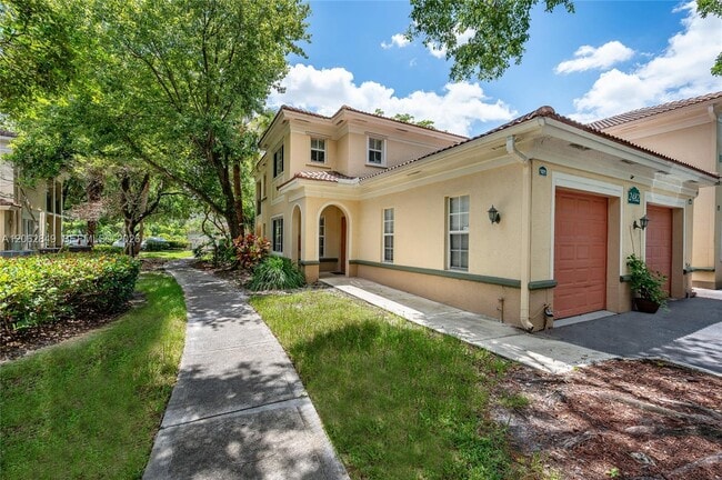 Building Photo - 2482 Centergate Dr Unit 101