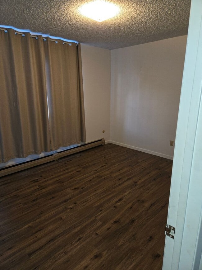 Building Photo - 406 West Ave Unit #1