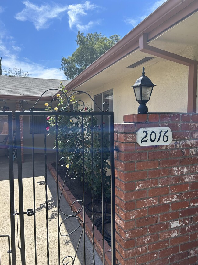 Photo - 2016 Rose Ave