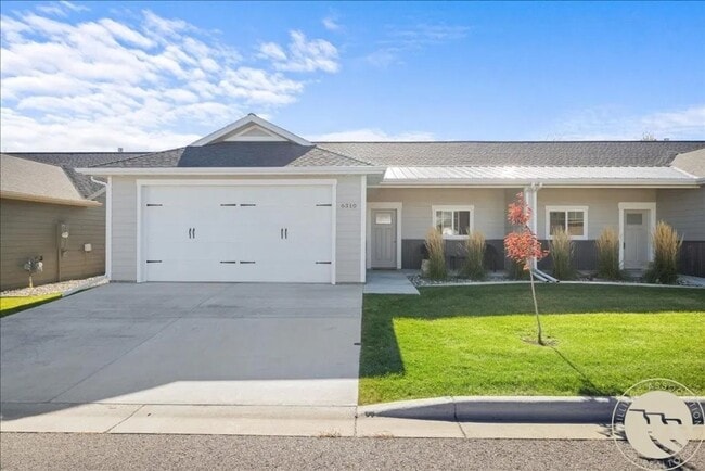 Building Photo - Super clean and Newer 2 bed 2 bath