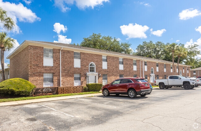 Building Photo - Plantation Gardens