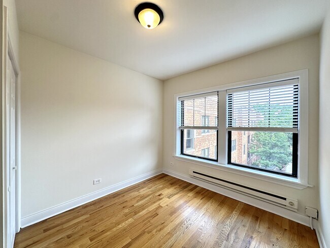 Photo - 736 W Cornelia Ave Unit 3E