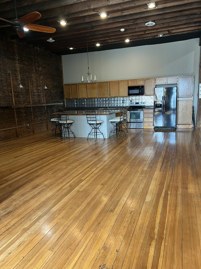 Building Photo - 921 Broad St Unit Y Rental