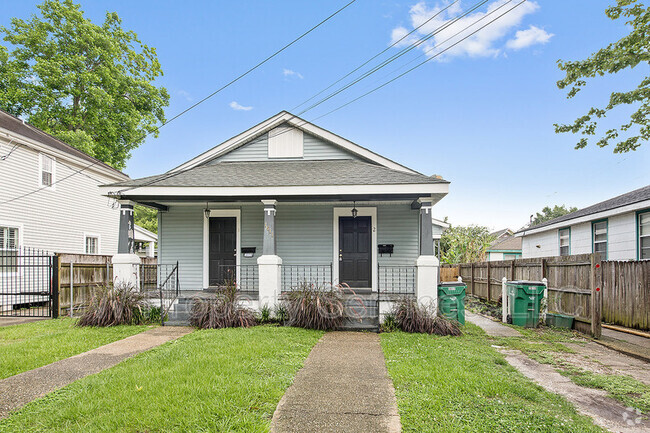 Building Photo - 1611 Hesiod St Unit Apt 2