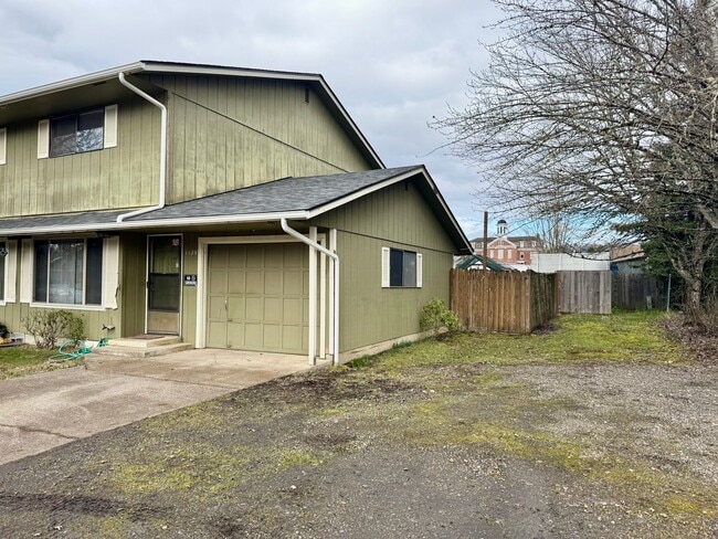 Building Photo - 1127-1129 Applegate Street Unit 1129