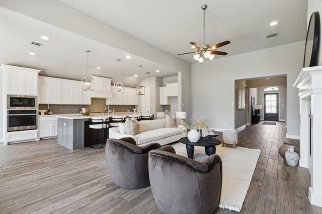 Photo - 341 Cowling Dr