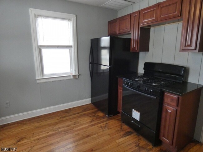 Photo - 672 Mt Hope Ave Unit 4