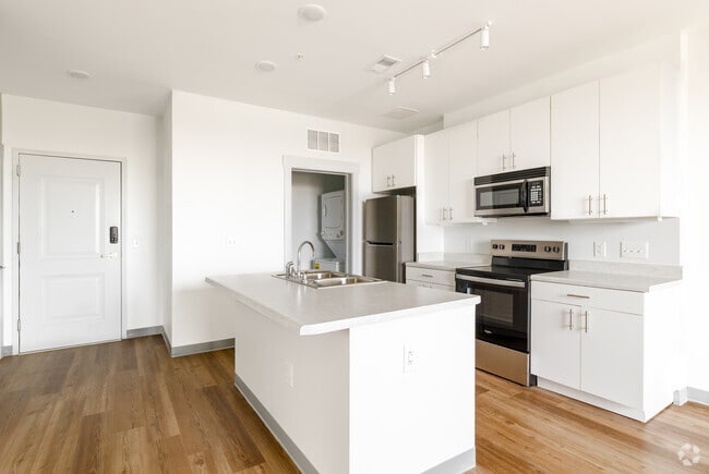 1BR, 1BA - 660SF - Kitchen